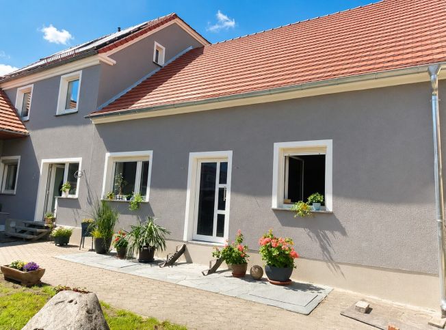 Vierseitenhof aus Ziegelmauerwerk um 1900 in der Oberlausitz bei Görlitz